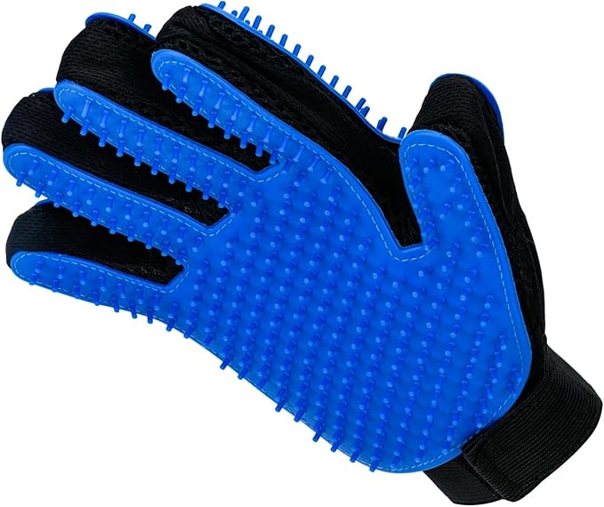 Pet Grooming Gloves: Love, Cleanliness & Well-being in Every Stroke!