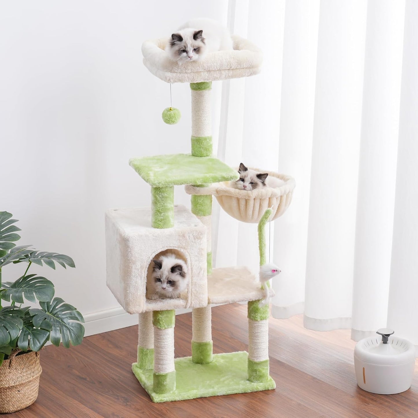 Complete Cat Scratching Tree: Adventure, Comfort & Endless Fun!